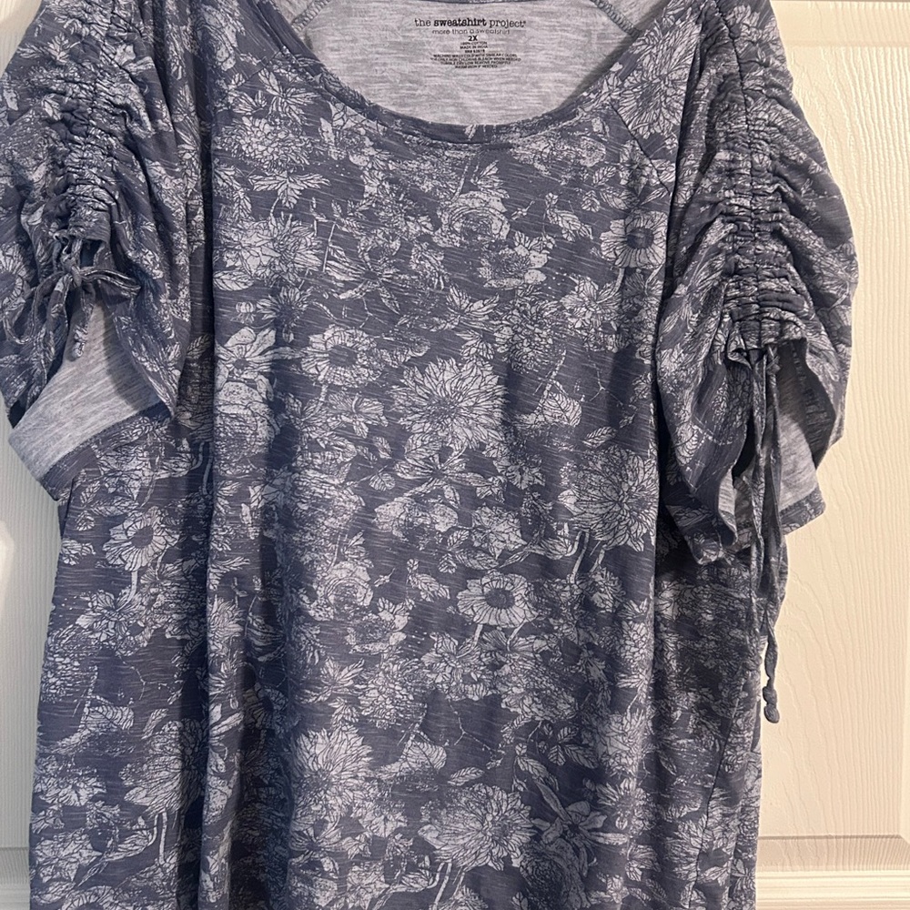 Elegant Floral Print Blouse with Ruched Sleeves